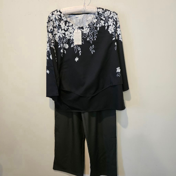 Unbranded Pants - Women's Made With Love NWT Black & White Floral Top & Pants Set M